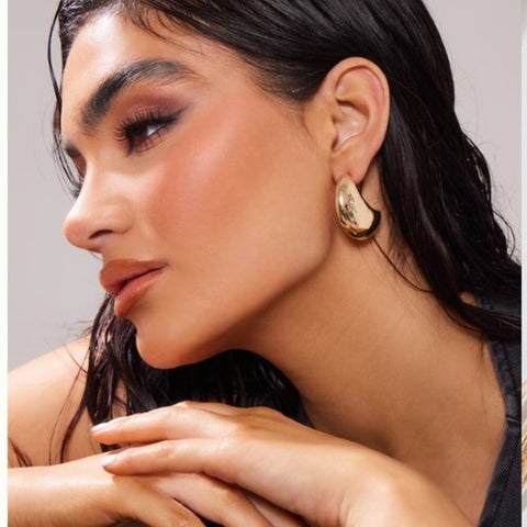 NWT Pretty Little Thing gold curved drop earrings